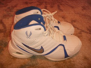 mens size 7 basketball shoes