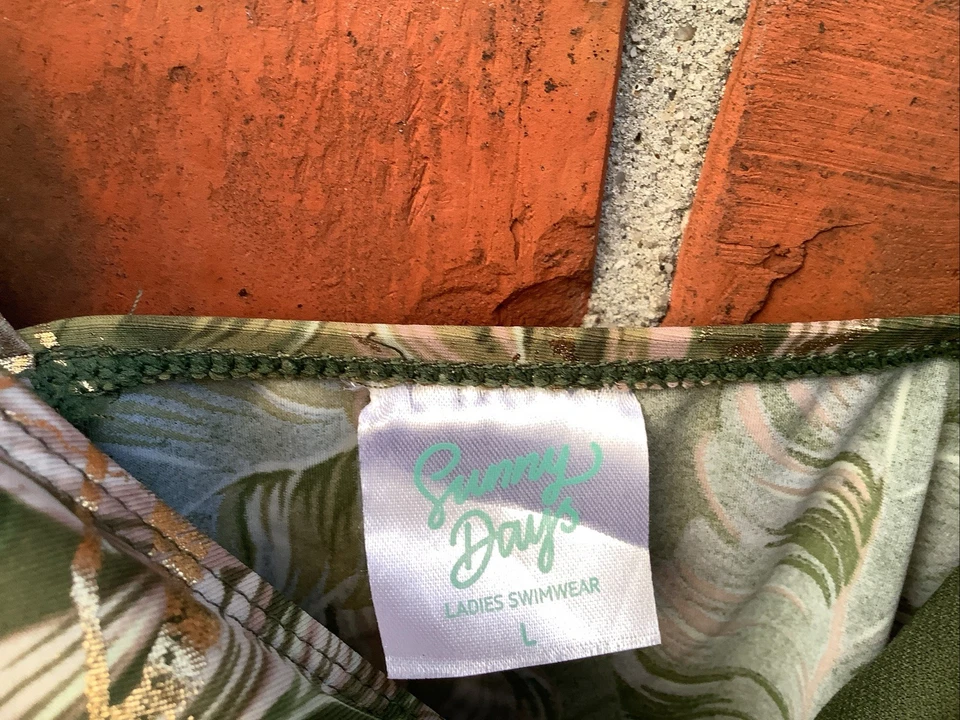 Neuer Badeanzug, Gr. L, Von Sunny Days - Bild 3 von 4