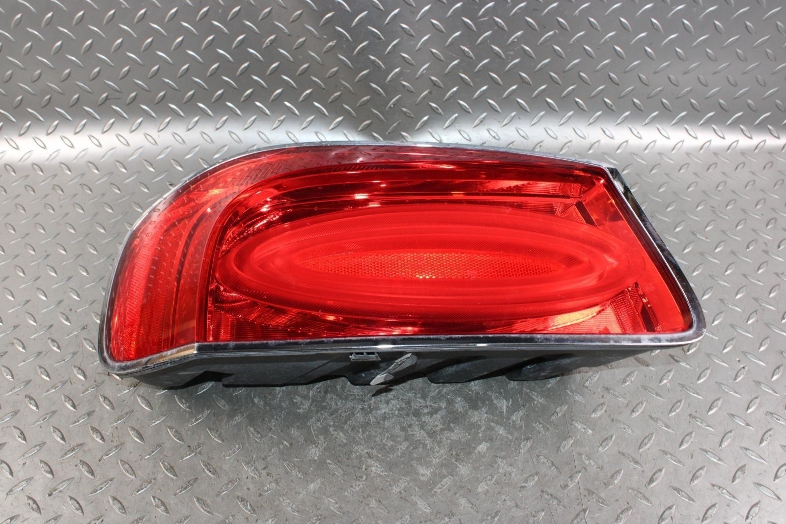 14-18 Flying Spur *DMG* Quarter Panel Driver Left LH Taillight Tail Light Lamp