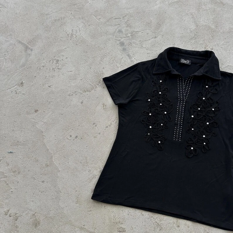 Camiseta Dolce Gabbana Vintage Estampa Bordada Floral Preta Feminina Tamanho G - Imagem 2 de 4