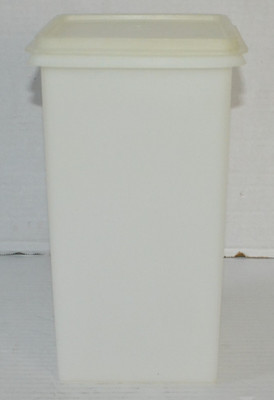 Vintage TUPPERWARE Saltine Saver/Cracker Keeper Container #1314 w Lid/Seal