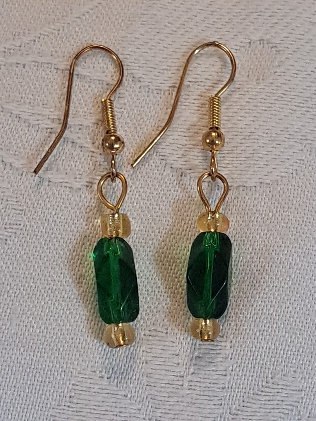 Green Glass Beaded Earrings Pierced Wire Gold Tone Dangle Drop Christmas