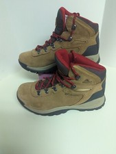 Columbia Women s Newton Ridge Plus II, Waterproof Hiking Boots, Size 8 M NWOB.