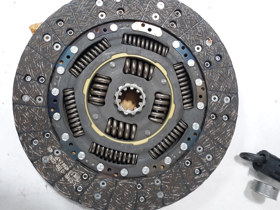 LuK RepSet Clutch Kit 03-09 Dodge Ram 2500 3500 Cummins Diesel 5.9L 6.7L 6303155 - Image 3 of 4