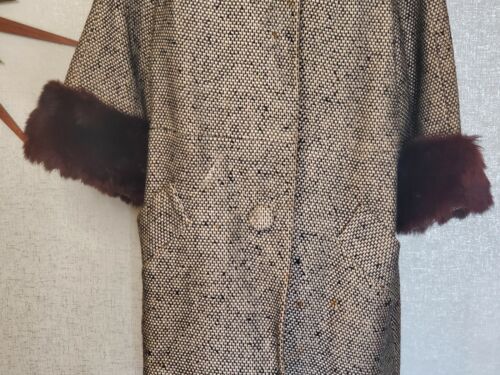 Vintage Women's Coat with Fur Collar and Cuffs Brown Tweed 1950s - Picture 3 of 9
