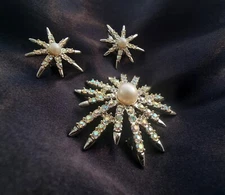 Vintage EMMONS Signed Sparkly Rhineatone Pearls Star Burst Pin Brooch Earrings