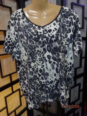 Women's White Stag Animal Print Top 2X  20 Stretchy Fabric Short Sleeve Casual