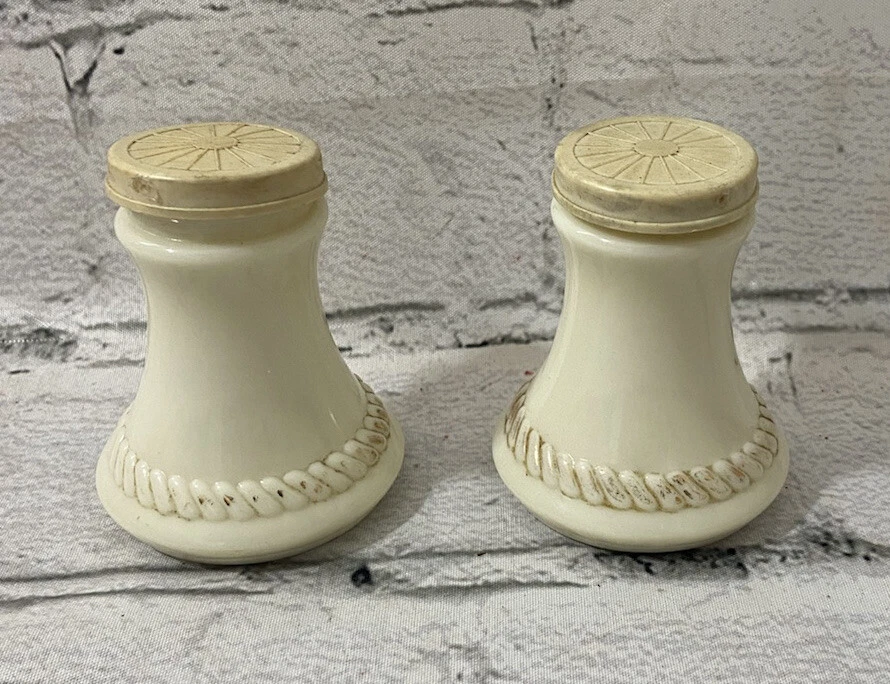 Vaso de natillas Wheaton vintage con sal y pimentero dorado dorado Foto 2 de 4