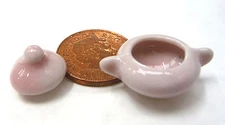 Dolls House Pink Ceramic Casserole Dish 1:12 Scale Kitchen Accessory P36 tumdee