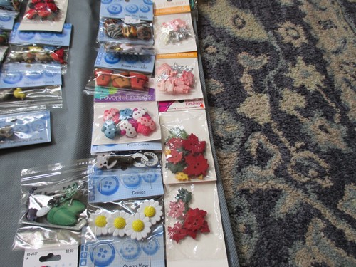 57.5 PKD. AND CARDS OF BUTTONS FOR CRAFTS - Picture 13 of 15