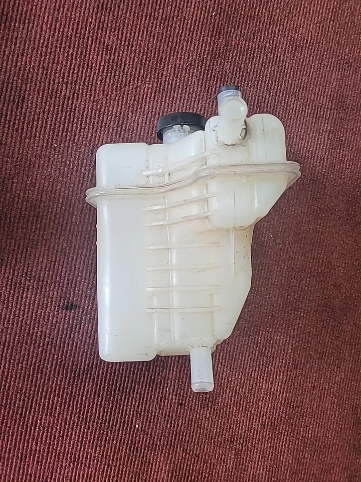 2024 Toyota Hilux GENUINE Invincible Radiator Expansion Bottle 2022 2023 2024 - Image 4 of 4