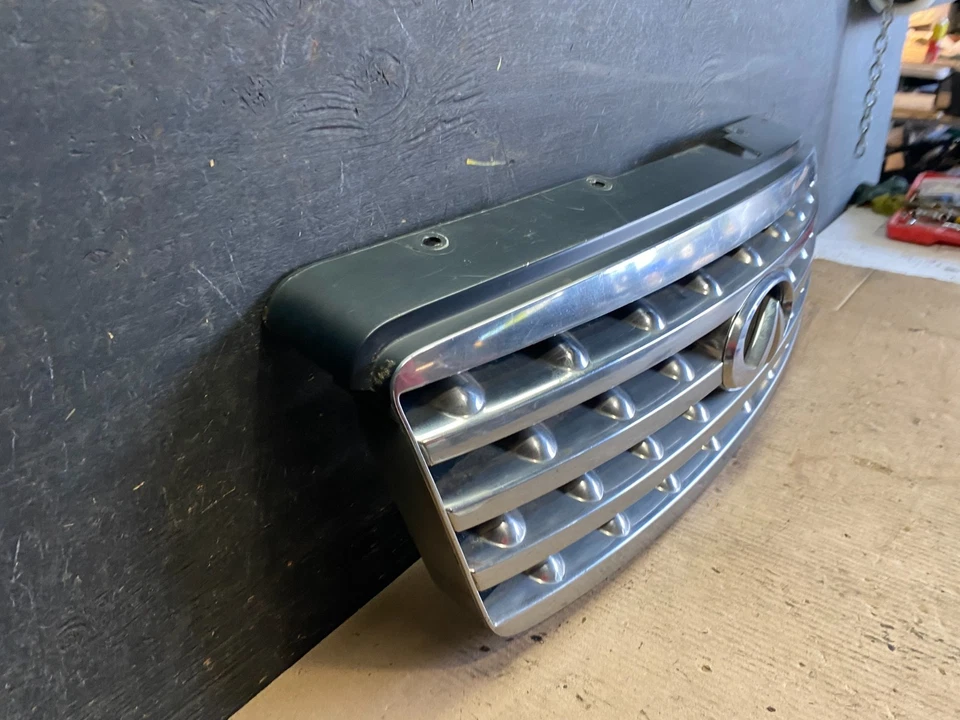 Parrilla superior delantera Infiniti Fx35 2006 2007 2008 con emblema OEM T0097 DG Foto 3 de 4