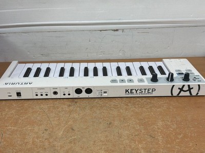 Arturia Keystep Controller & Sequenzer Midi Keyboard weiß