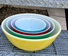 Pyrex Primary Colors Nesting Mixing Bowls 4 pc EXCEPTIONAL! Shiny Barely Used