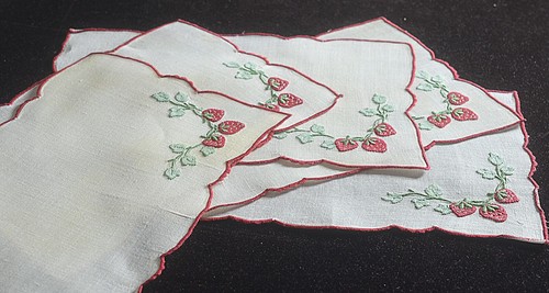 8 Vintage Madeira bestickte Leinen Cocktail Servietten mit Erdbeeren VV703 - Bild 3 von 3