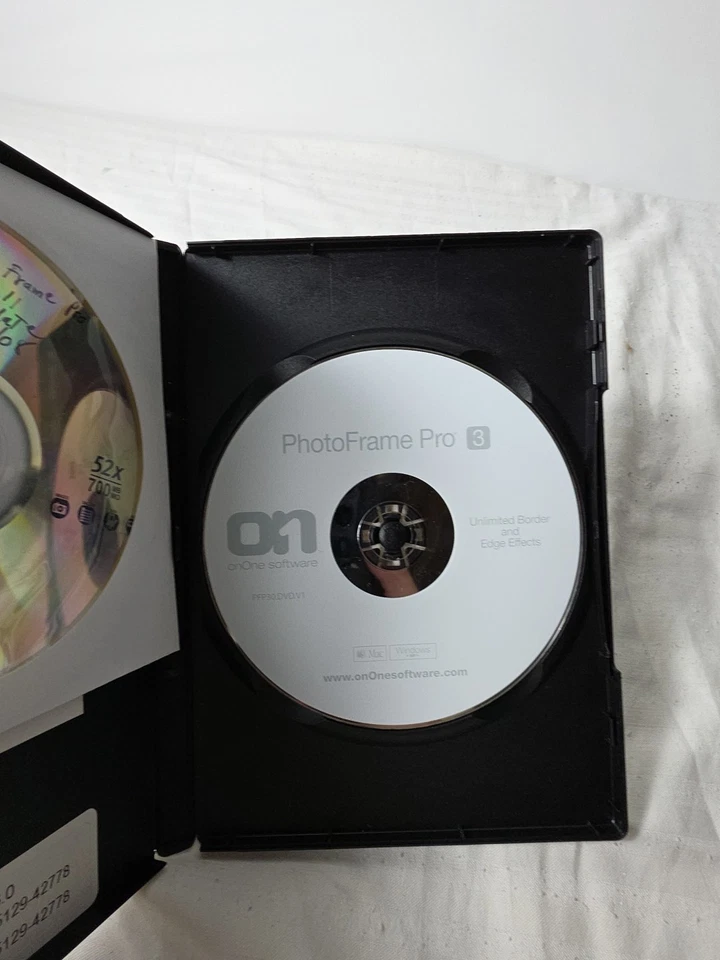 PhotoFrame Pro 3 Border and Edge Effects Photo Editing Software W/ Update Disc - Image 2 of 3