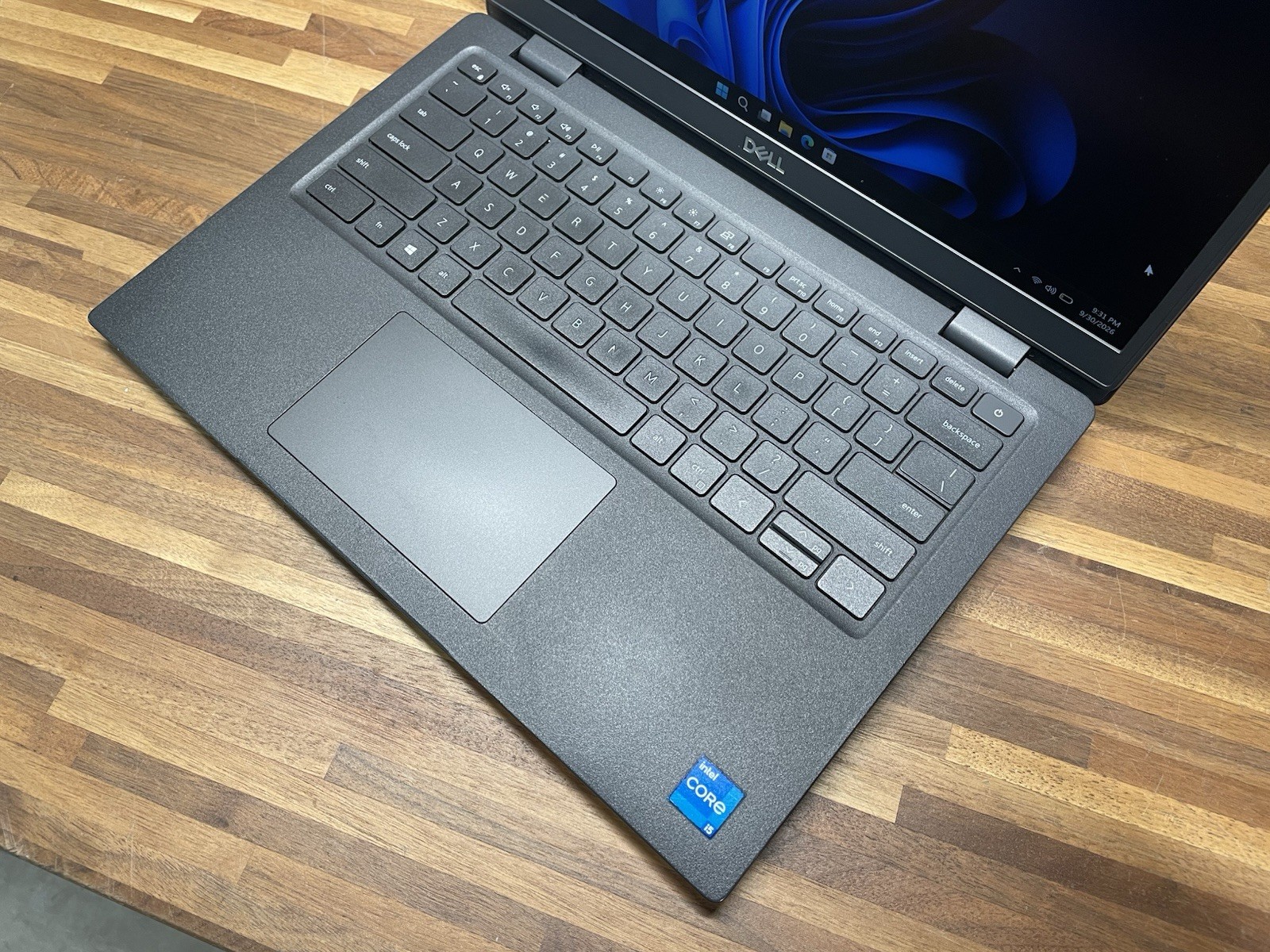 dell latitude 3420, 13.9-Inch Laptop, with i5-1135g, 256 GB NVMe (Non-Volatile Memory Express), Windows 11 Pro