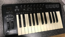 ALESIS QX25 MIDI KEYBORD 25 KEYS Fully Functional Black Digital USB / Midi