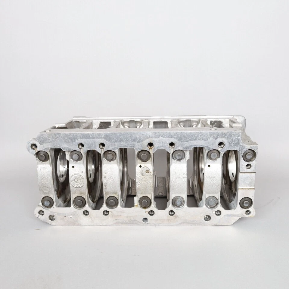 2005-2008 Porsche 911 3.6 / 3.8 Crankshaft Bearing Case 99610100708 OEM Used Foto 2 de 4