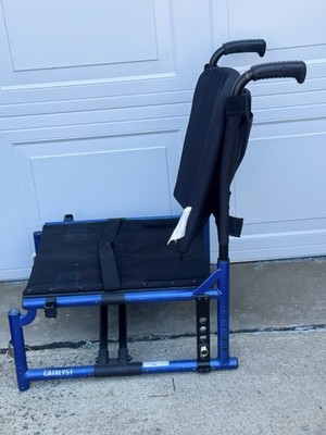 KI mobility Catalyst folding Manual wheelchair Frame 18  W x 18  D - Blue