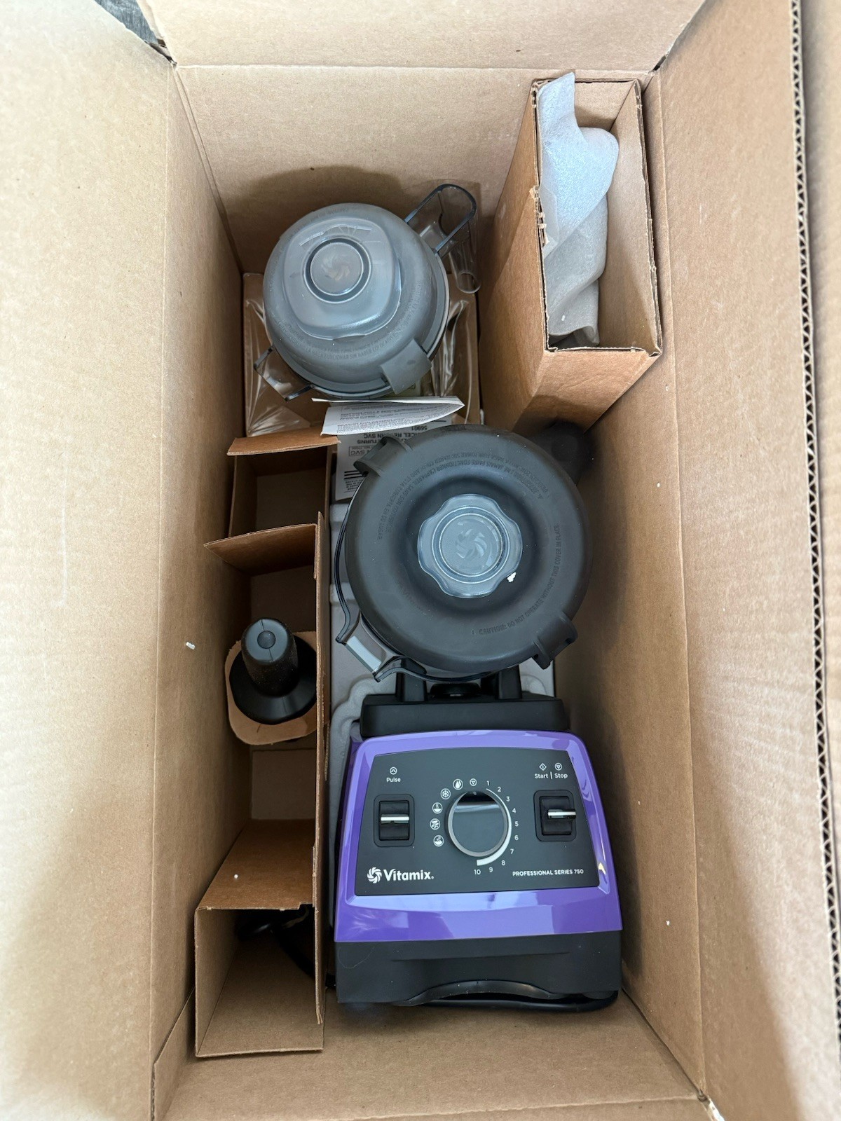 RARE Violet Purple Vitamix Professional Series 750 Blender (VM0158A) 2 Pitchers