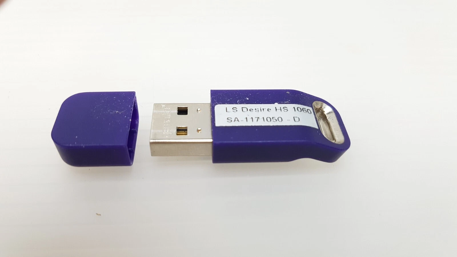 LS Desire HS 1060 USB key with the cap off and USB-A plug visible