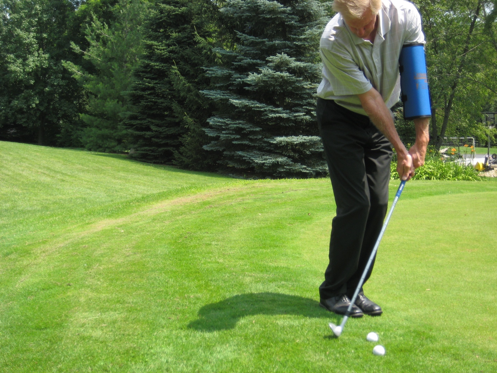 Golf Training AidTHE CHIPPING YIPS"Get Help From The "Straight Arm