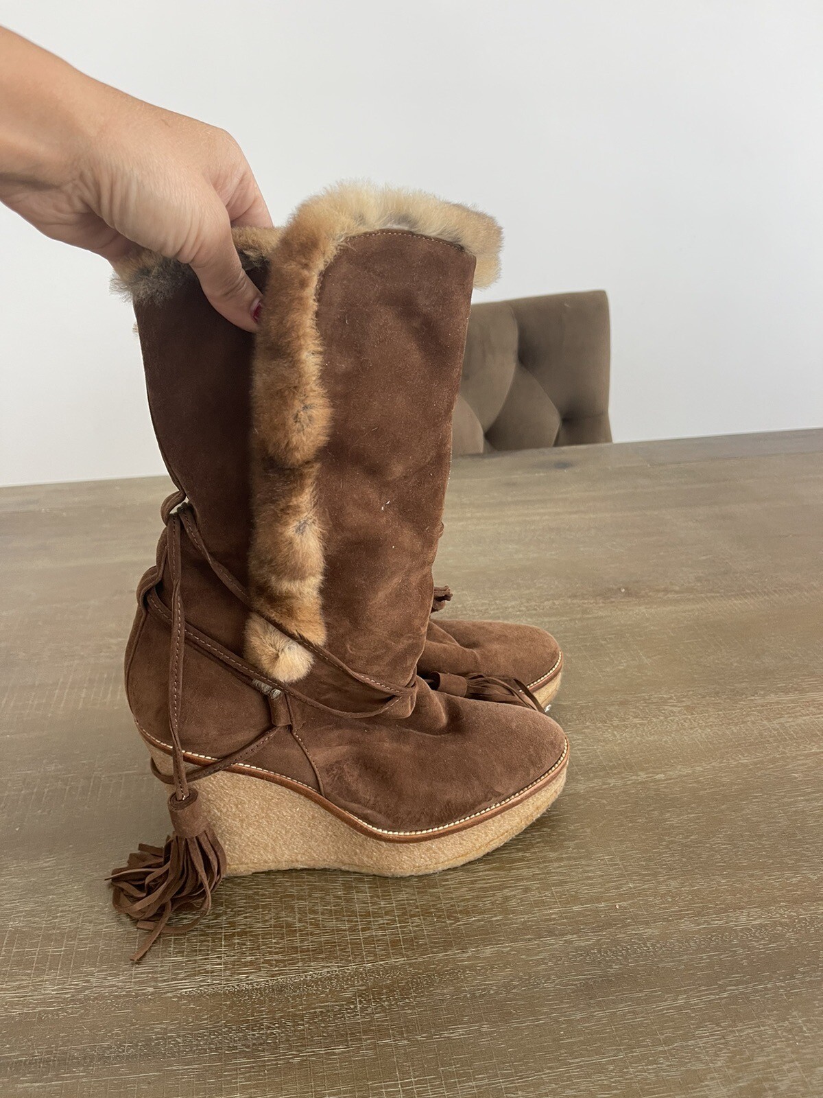 Stivali con zeppa Yves Saint Laurent in pelle scamosciata marrone completamente foderati in pelliccia di coniglio Rex