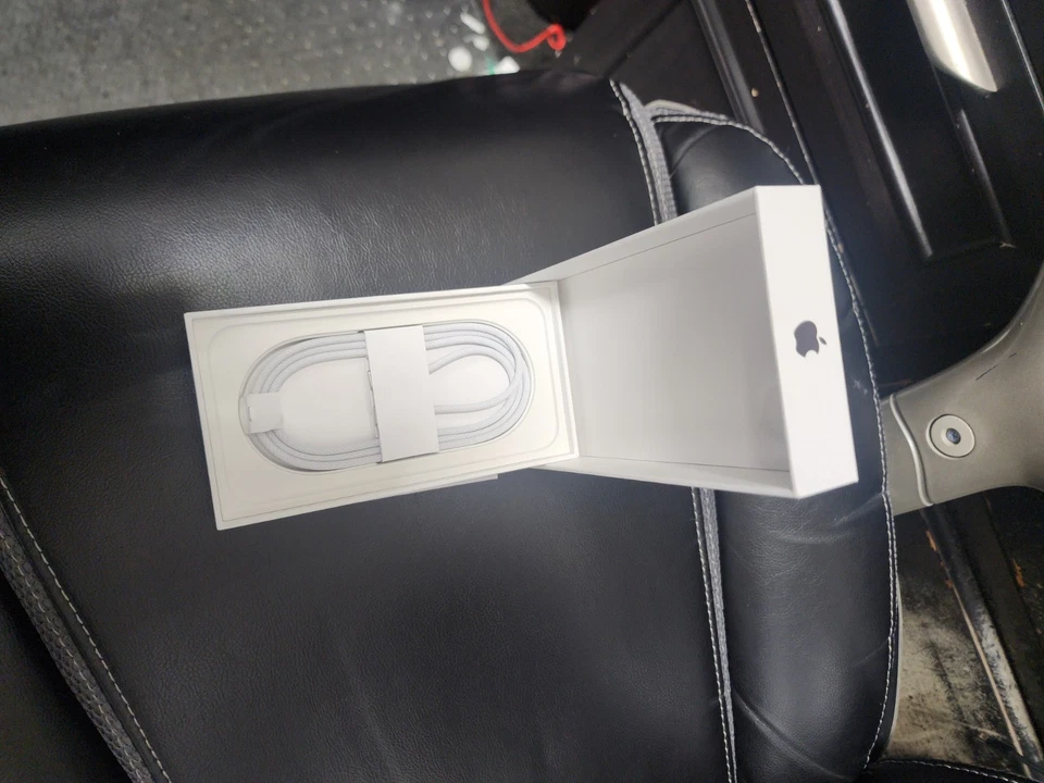  IPhone 16E 128gb NEWS (Boost Mobile ONLY)FREEE Bluetooth EarPods!!!BlackOnly - Image 3 of 3