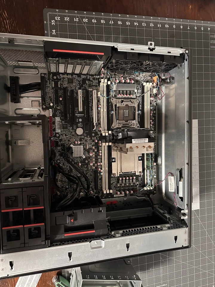 Estación de trabajo Lenovo ThinkStation P700 Intel Xeon E5-2640 v3 32 GB DDR4 repuestos o precio de venta sugerido por el fabricante Foto 3 de 4