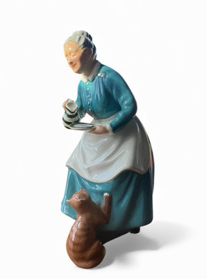 Royal Doulton The Favourite 8'' Kitten Cat Milk Lady England Bone China Figurine
