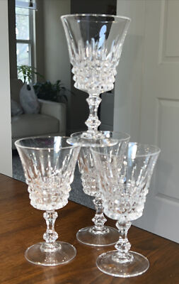 wine glass mr and mrs Personalized Mr & Mrs Champange Glasses