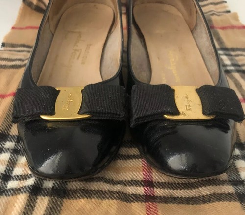 SALVATORE FERRAGAMO Black Patent VARA Bow Classic