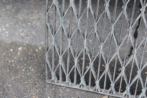 Large Antique Industrial Grate Vent Heavy Iron Metal Industrial Architecture - Picture 6 of 12