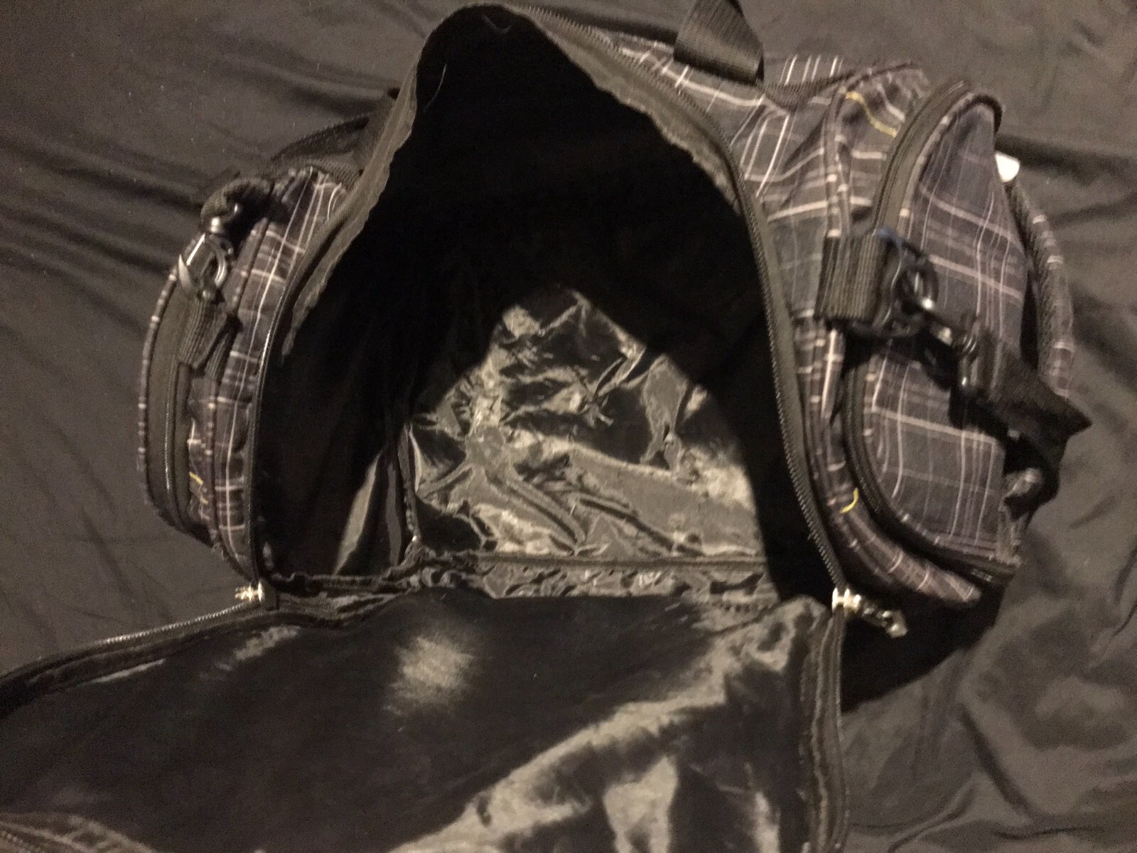 California Pak Plaid Traveling Duffle Bag/Luggage