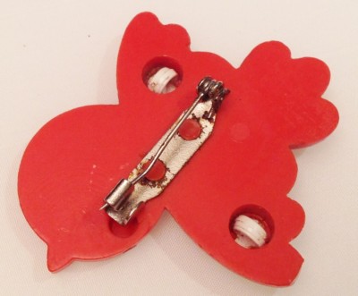 Broche Vintage Petit Oiseau Rouge Avec Cerises Blanches - Occasion, Bon état