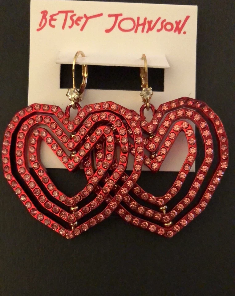 Pendientes colgantes Betsey Johnson rojo metálico look en tu corazón triple corazón nuevos con etiquetas Foto 4 de 4