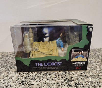 Motorized Head Spins 360 The Exorcist NECA Deluxe Boxed Set MIB NEW