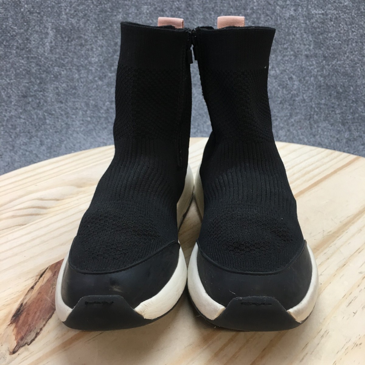 zara クモ柄刺繍 スリッポン 38 zara クモ柄刺繍 スリッポン 38