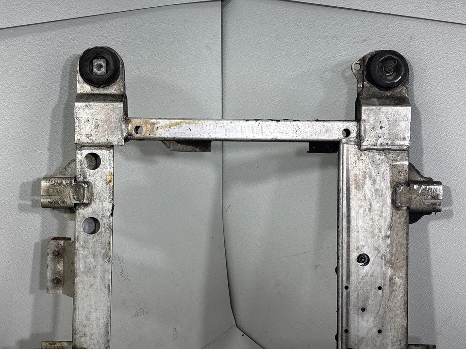 Pontiac Grand Prix Buick Lacrosse 2005-2008 cuna travesaño delantera 3,8 L Foto 2 de 4