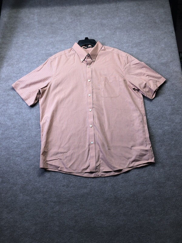 Eddie Bauer Wrinkle Resistant Relaxed Fit Short Sleeve Button Down Shirt Large