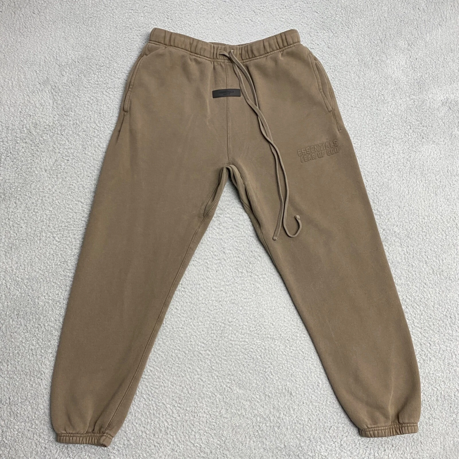 Pantaloni felpati Fear of God Essentials uomo pile marrone medio 28" cuciture interne FOG