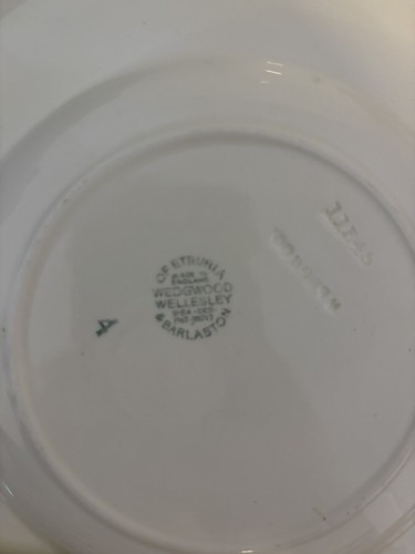 Platos de postre/ensalada blancos Wedgwood of Etruria & Barlaston 8-3/8" WELLESLEY (2) - Imagen 4 de 5