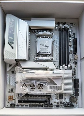 Gigabyte MOTHERBOARD AORUS B650E AORUS ELITE X AX ICE Wifi  AMD Socket AM 5
