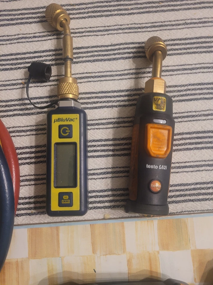 Kit colector digital inteligente Testo 557s con sonda inalámbrica de temperatura y vacío Foto 3 de 4