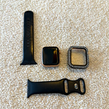 Apple Watch SE 40mm GPS 32GB Pink Aluminum Case Black Silicone Band iOS
