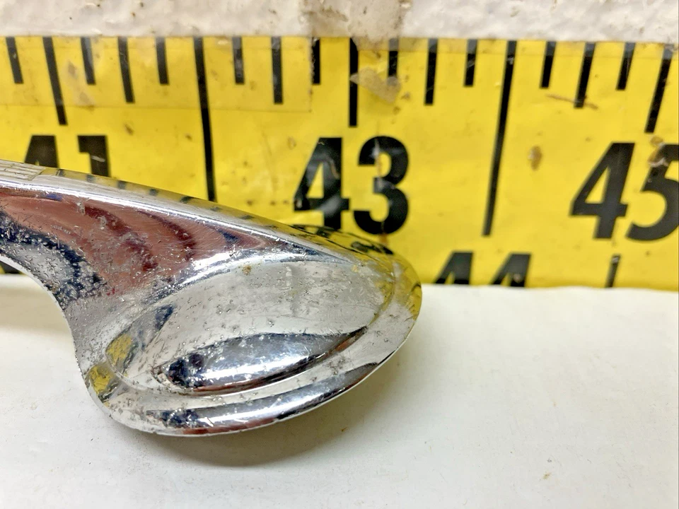 Оригинальный комплект из 2 внутренних дверных ручек GM 161018 1953-57 Chevrolet Bel-Air/150/210 (663 - Изображение 3 из 4