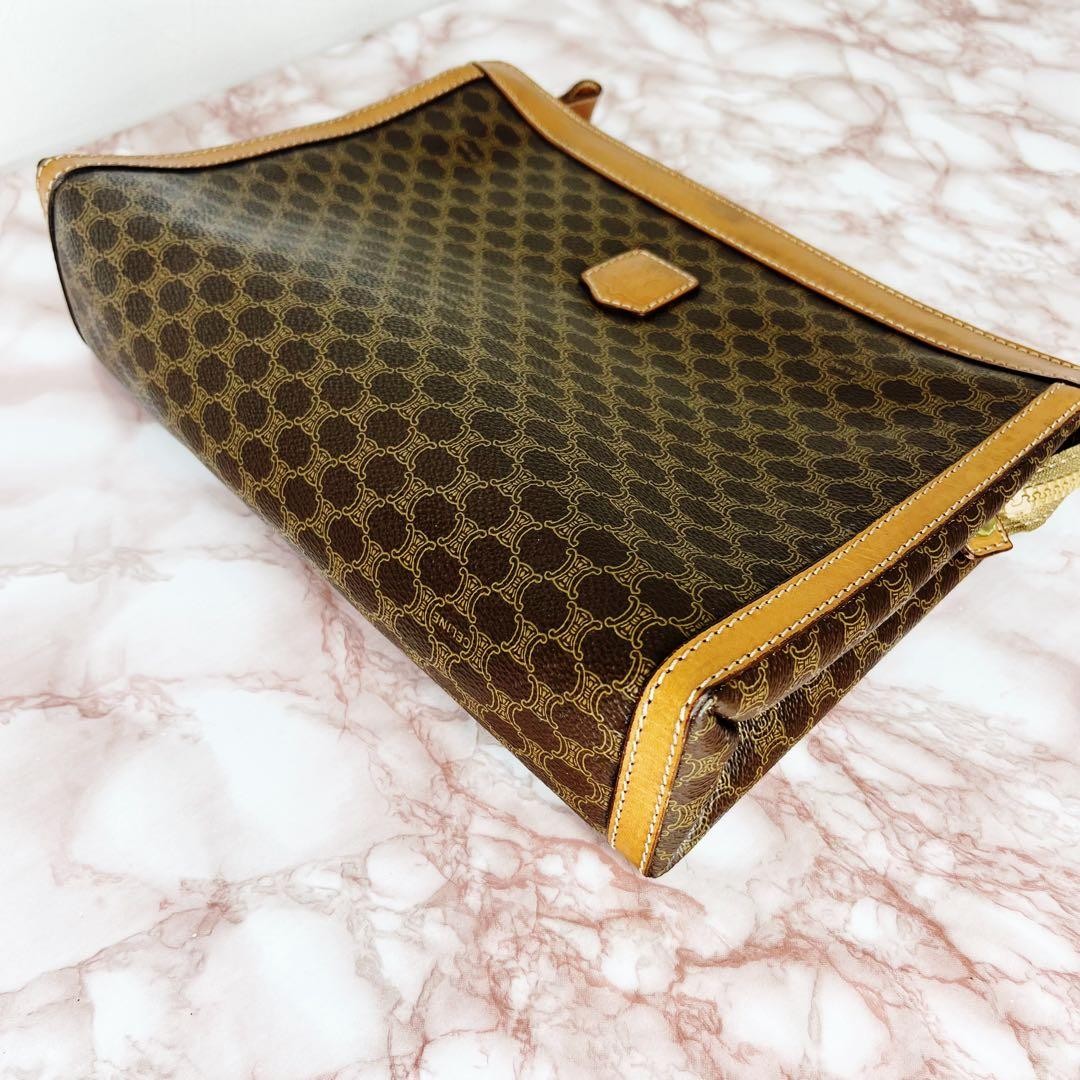 Mint Condition CELINE Honeycomb Pattern Clutch Ba… - image 5