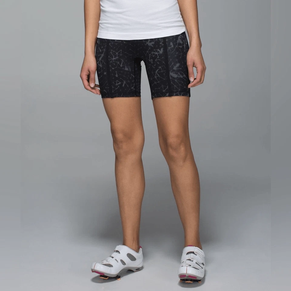 "Pantalones Cortos de Ciclismo Lululemon Pedal Pace 6.5"" Estrella Triturada Carbón Negro Talla 6* Acolchados" Foto 3 de 4