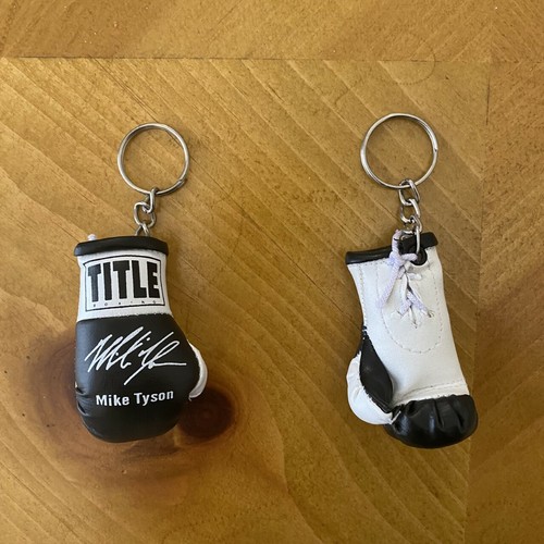 Mike Tyson Autographed Mini Boxing Gloves & Keyring Signed memorabilia Gift Set - Picture 5 of 10
